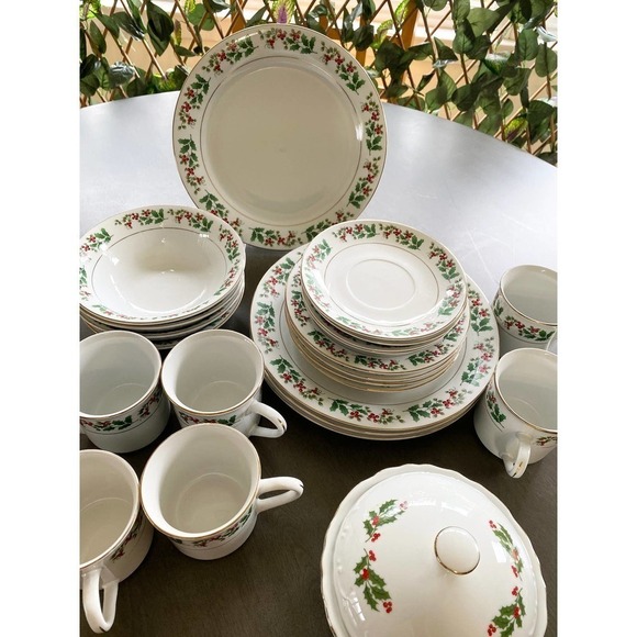 Gibson Charm, Delight Holiday Harmony, Place Settings for 4 Plus Candy Dish - Picture 4 of 7